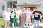 Пяти детям-сиротам из брянского Трубчевска вручили ключи от новых квартир в День семьи, любви и верности