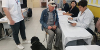 Житель Брянска пришел голосовать на избирательный участок с  собакой-поводырем - Газета Мглинские Вести