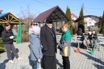 Воспитанники воскресной школы при Успенском храме г. Мглина приняли участие в предпасхальном субботнике